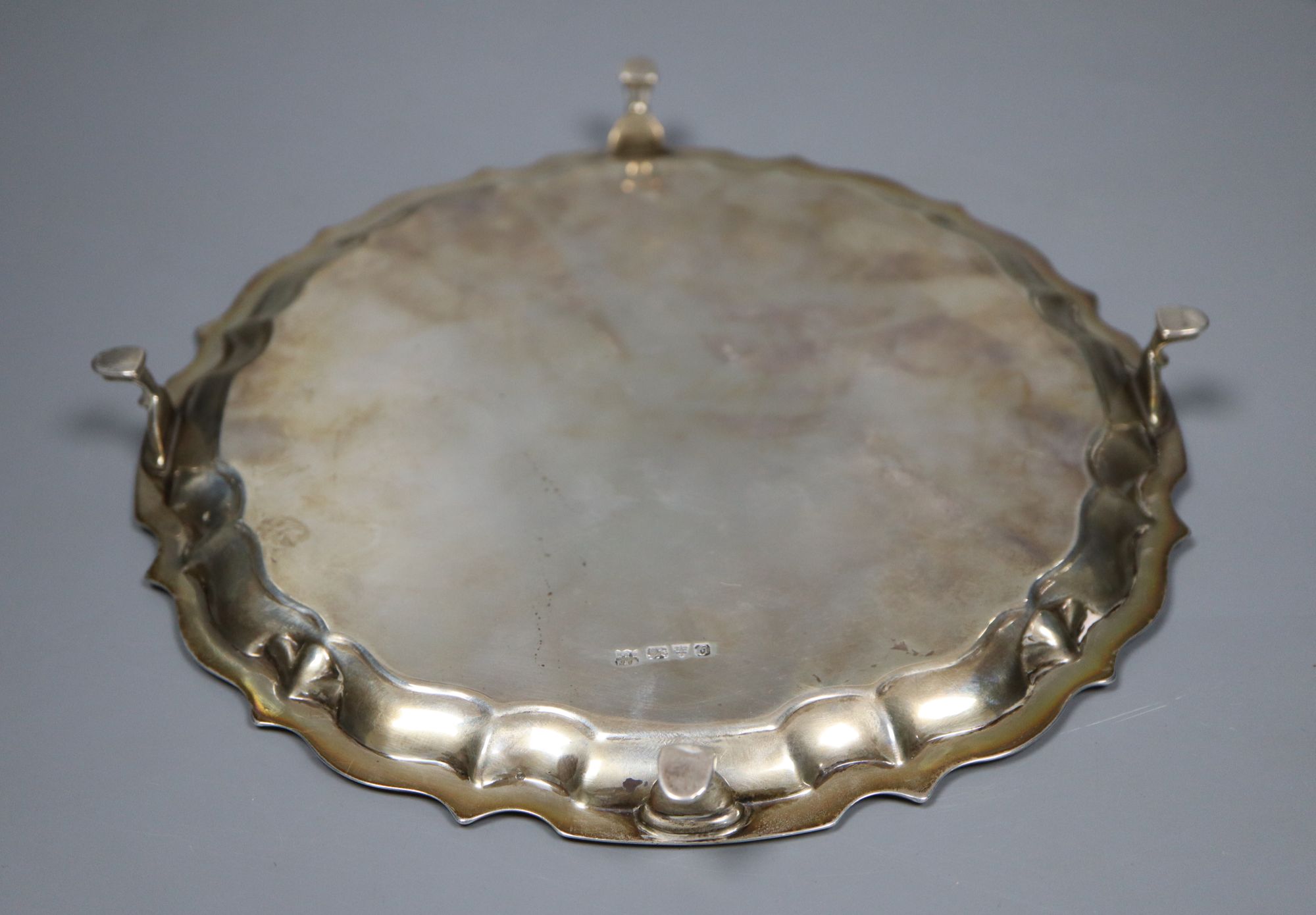 A George V silver salver, with engraved inscription, Barker Brothers, Chester, 1914, 20.7cm, 11oz.